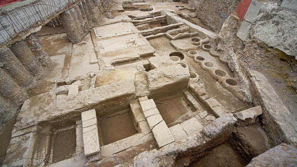 La lavandería romana hallada en la plaza Pia.