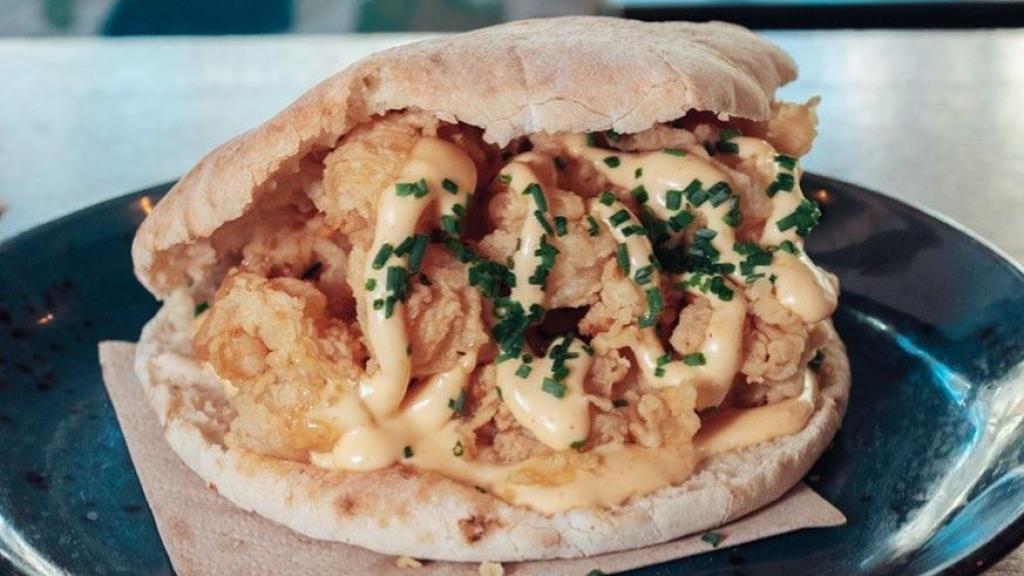 El bocadillo de calamares y salsa kimchi del bar valenciano.