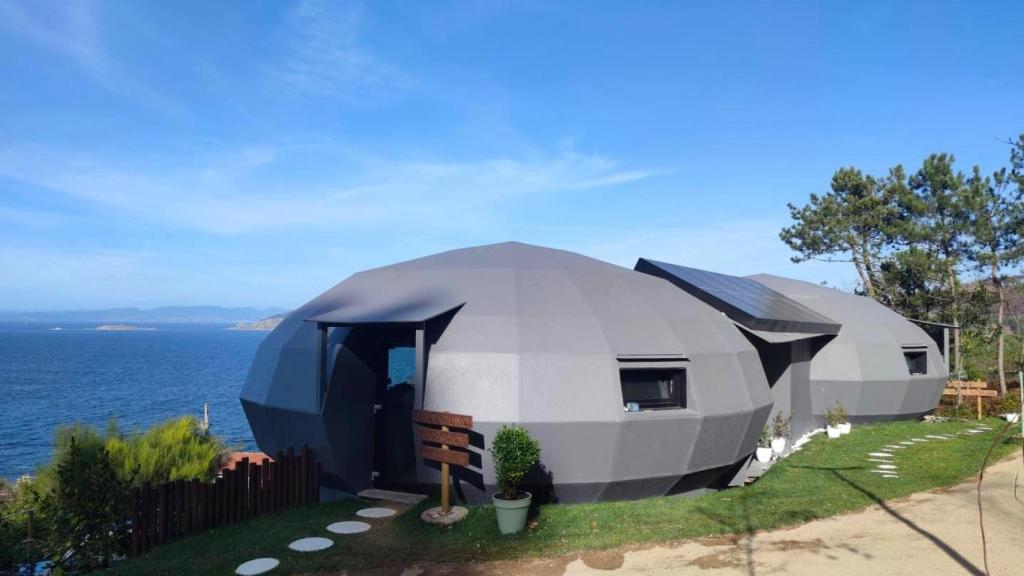 Alojamientos del Glamping do Mar en Baiona.