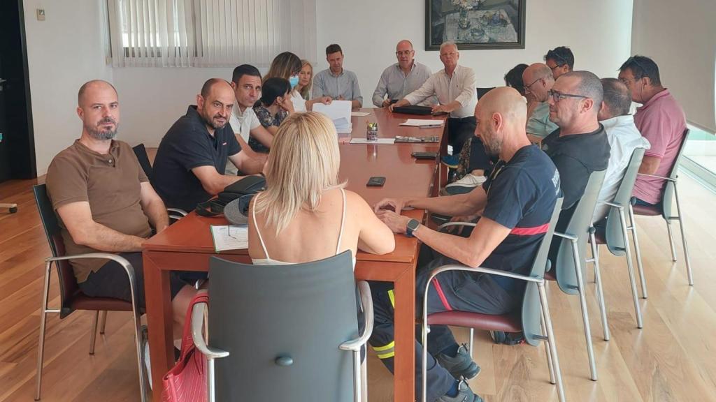 Reunión con los sindicatos para los servicios especiales Hogueras de 2025.