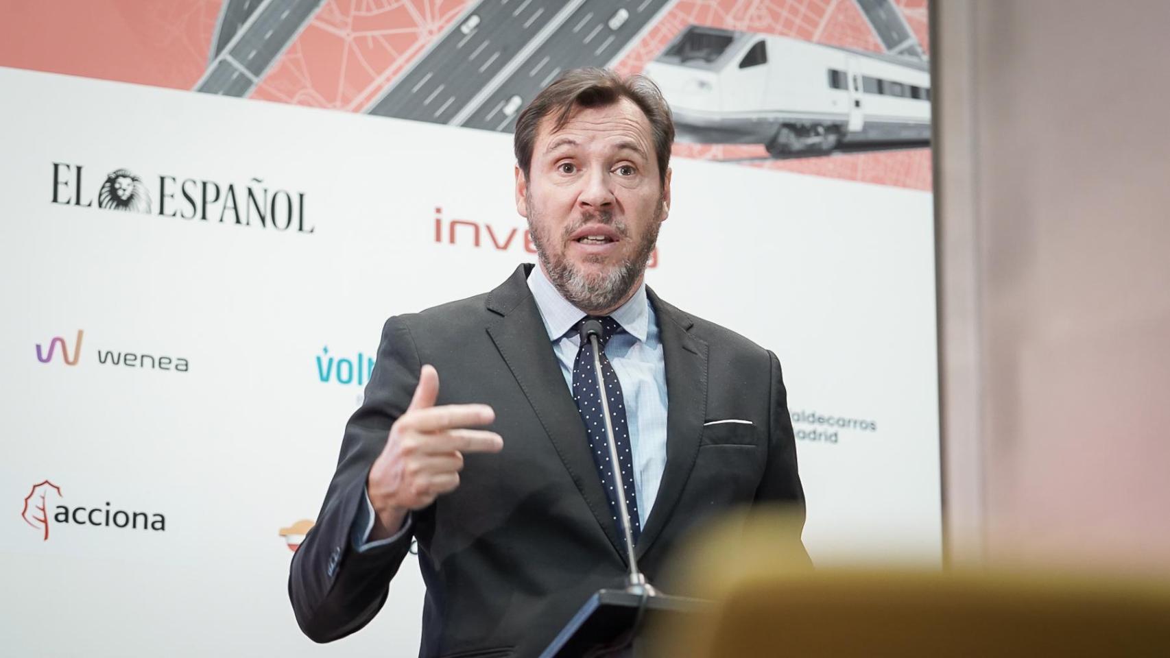 El ministro de Transporte, Óscar Puente, durante su intervención en el V Simposio del Observatorio de la Movilidad y las Ciudades.