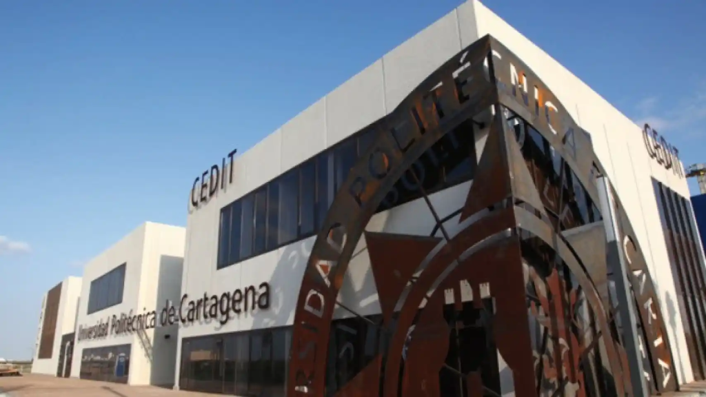 La fachada de una de las facultades de la UPCT.