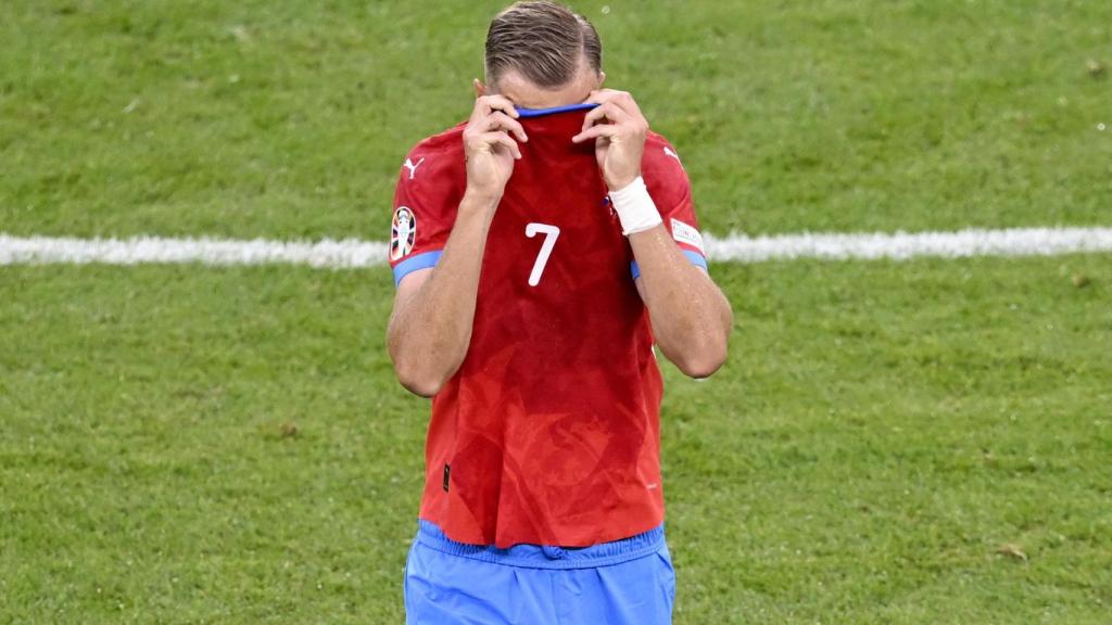 Barak se lamenta tras ser expulsado.