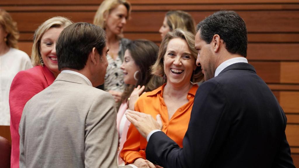 La secretaria general del Partido Popular, Cuca Gamarra, y el portavoz del Grupo Popular, Raúl de la Hoz, junto al consejero Juan Carlos Álvarez Quiñones y la consejera de Familia Isabel Blanco en la primera sesión del Debate de política general de la Junta de Castilla y León