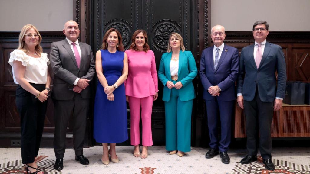 Jesús Julio Carnero (segundo por la izquierda) durante su estancia en Valencia por un acto