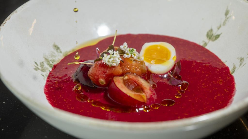 El sencillo truco para que el gazpacho más sabor según el chef con estrella Michelin de la cocina verde