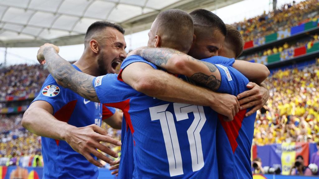 Los eslovacos celebran el gol ante Rumanía.