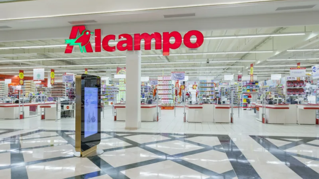 Puerta de entrada Alcampo.