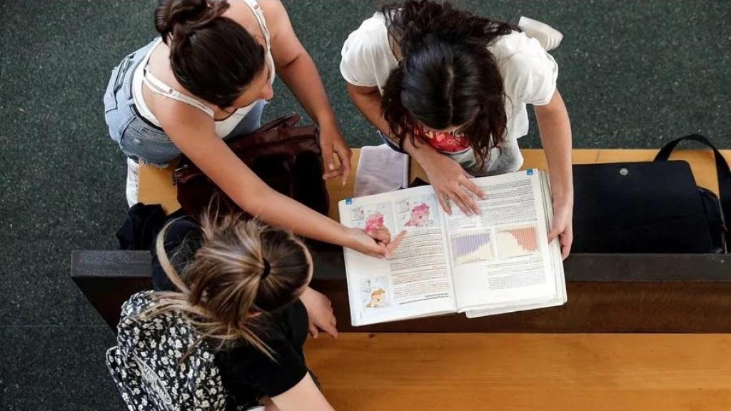 Imagen de archivo de estudiantes