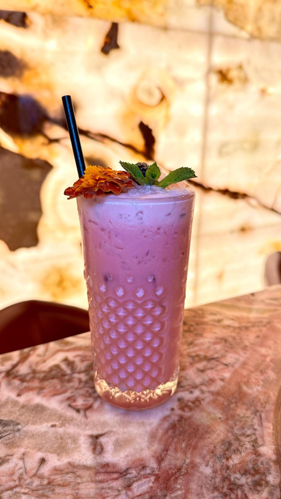 Cócktail Pantera Rosa de Lelong Asian Club.