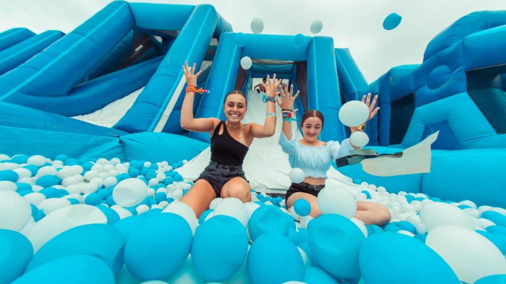 El RBF cuenta con atracciones y zonas acuáticas para los asistentes.