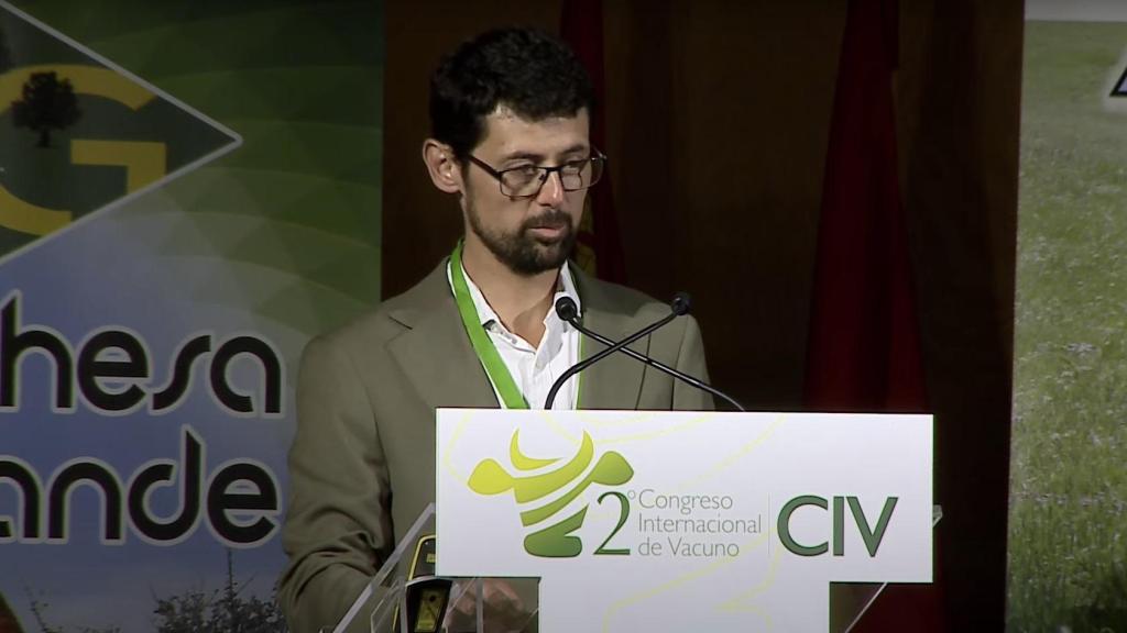 Ramón Guarido, presidente de la AG 19 de Abril y un joven ganadero de la comarca de Vitigudino