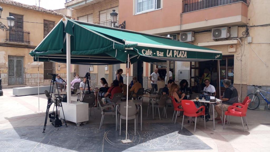 El Bar La Plaza de Librilla al que acudió Emara, este miércoles, antes de atacar a sus padres con un arma blanca.