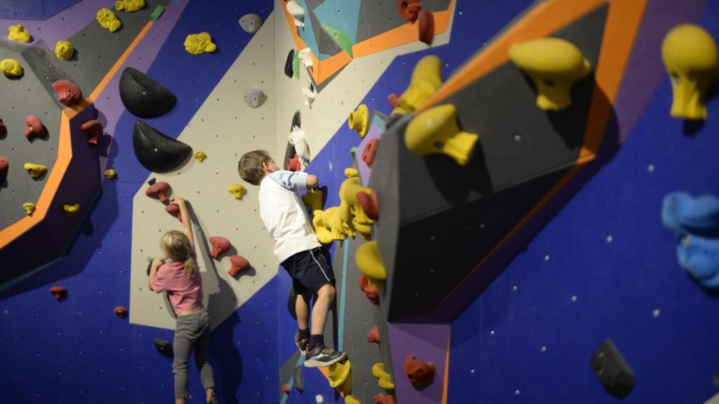 Niños en Sputnik Climbing Las Rozas.