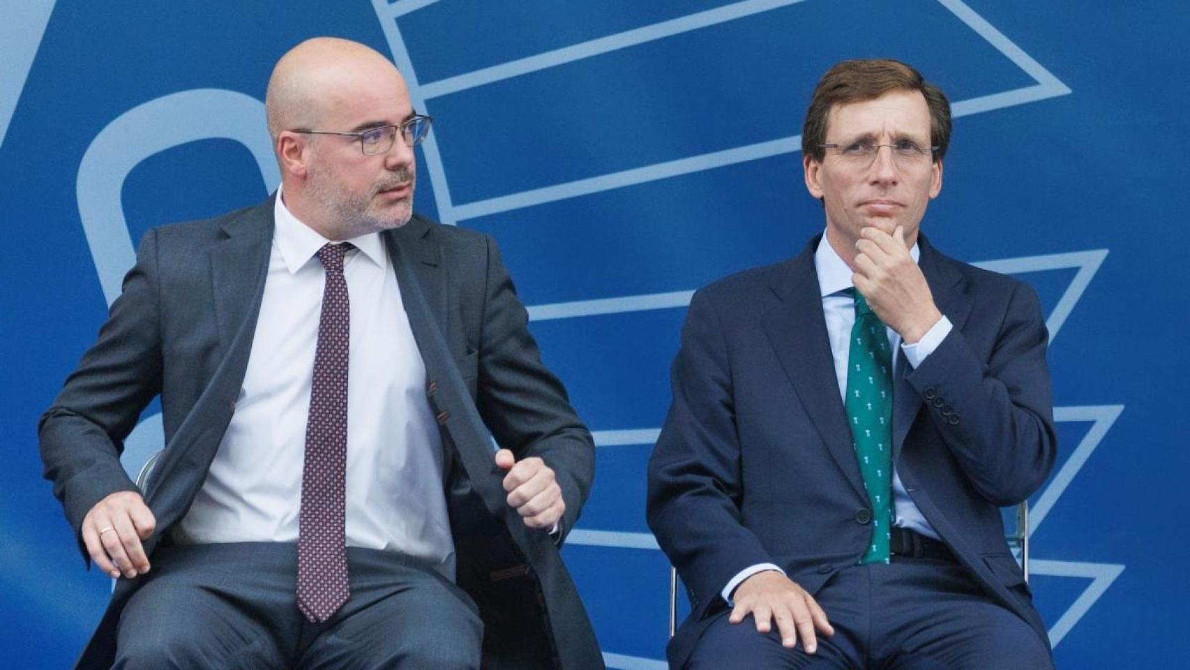 El delegado del Gobierno en Madrid, Francisco Martín, y el alcalde de Madrid, José Luis Martínez-Almeida.