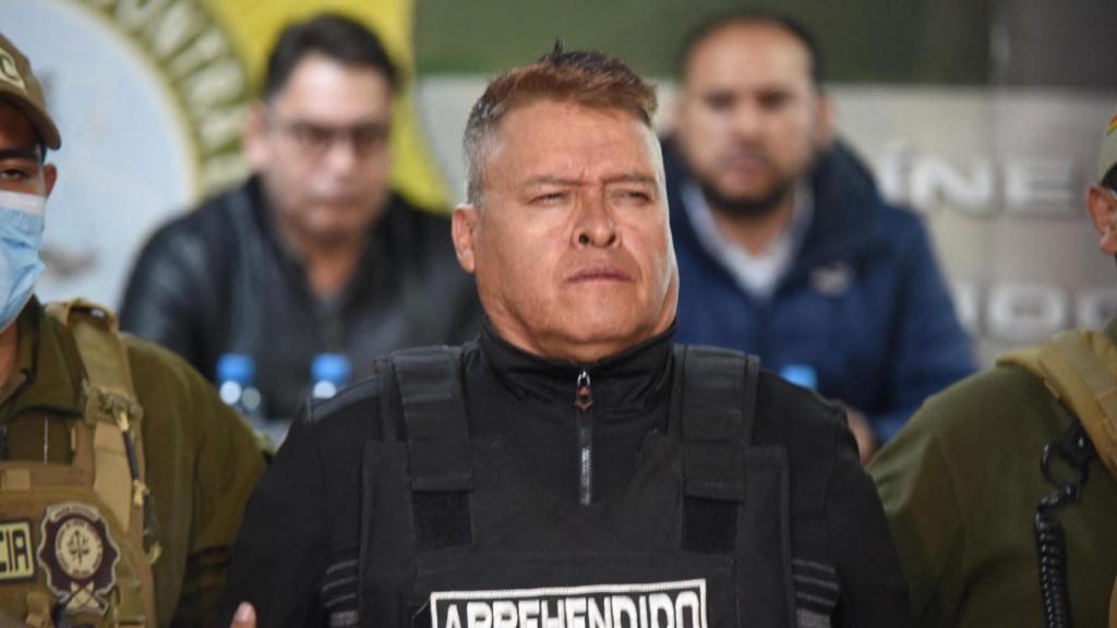 El general Juan José Zúñiga tras ser arrestado por intento de golpe de Estado.