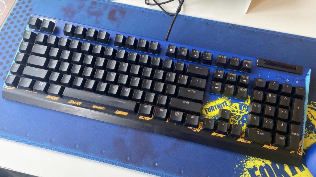 El teclado Razer BlackWidow V4 X - Fortnite Edition.