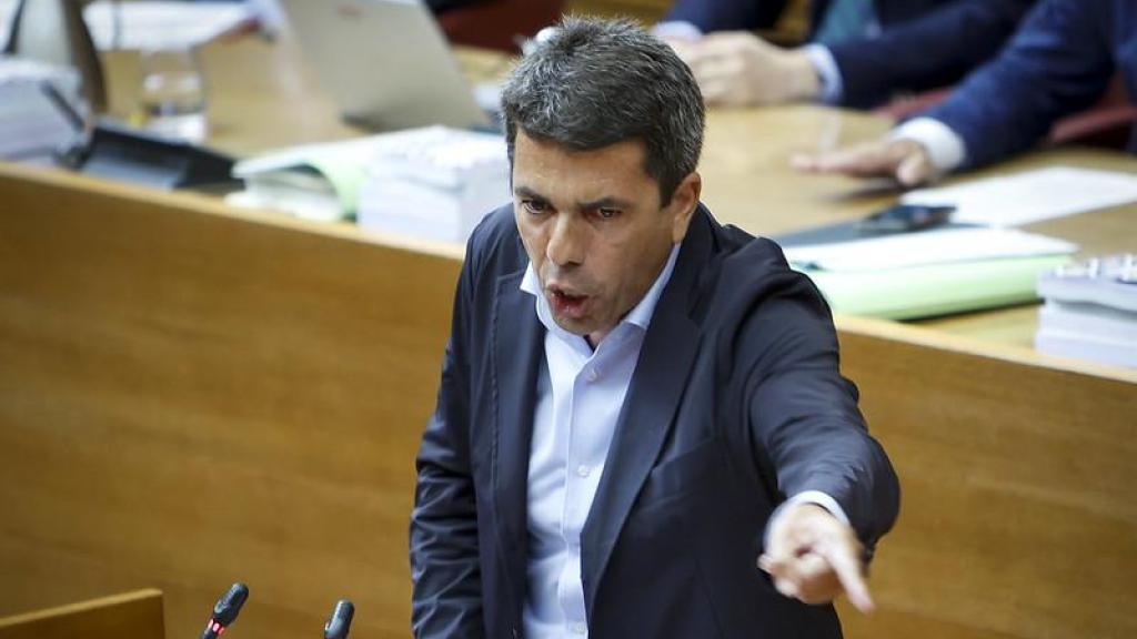 El presidente de la Generalitat, Carlos Mazon, este jueves en las Cortes Valencianas