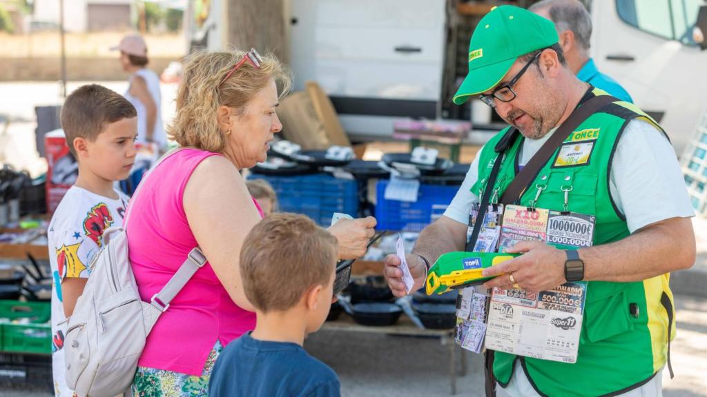 Antonio Durango, vencedor de la ONCE en Madridejos durante una jornada de trabajo.