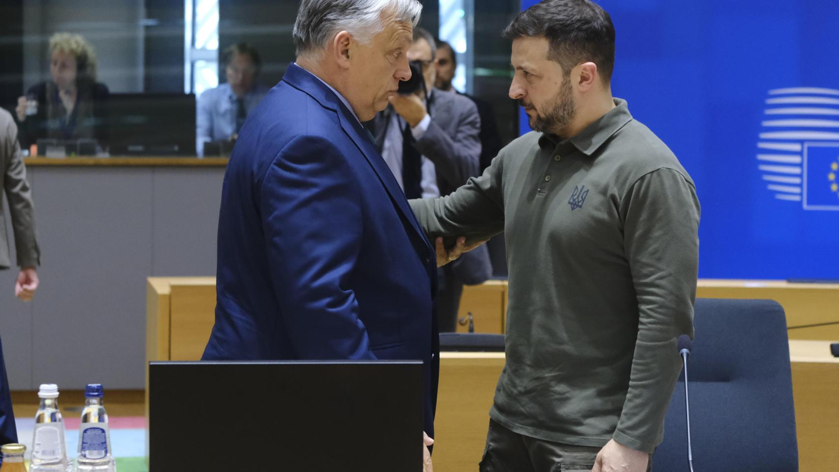 Viktor Orbán chocó con el presidente ucraniano, Volodímir Zelenski, durante la cumbre de la semana pasada en Bruselas