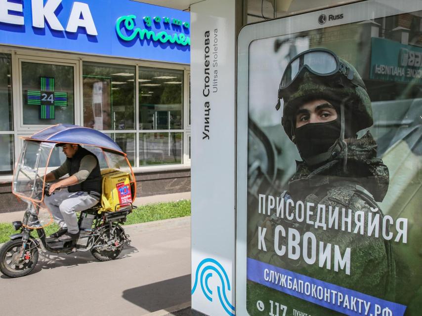 Carteles de reclutamiento en Rusia.