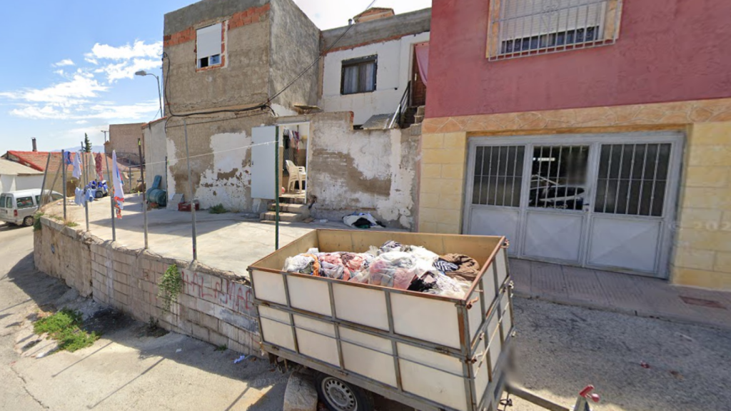 La casa donde se produjo el parricidio en Totana.