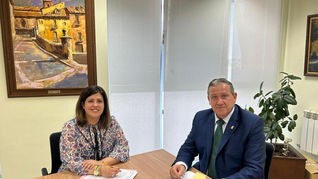 Javier Faúndez y la alcaldesa de Benavente, Beatriz Asensio Boyano