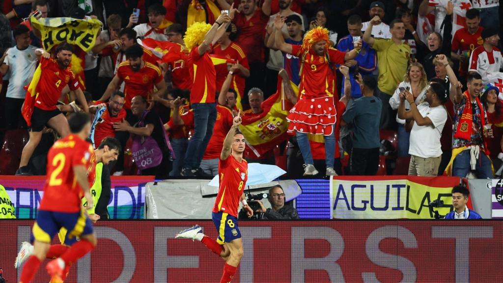 Fabián Ruiz celebra su gol anotado ante Georgia.