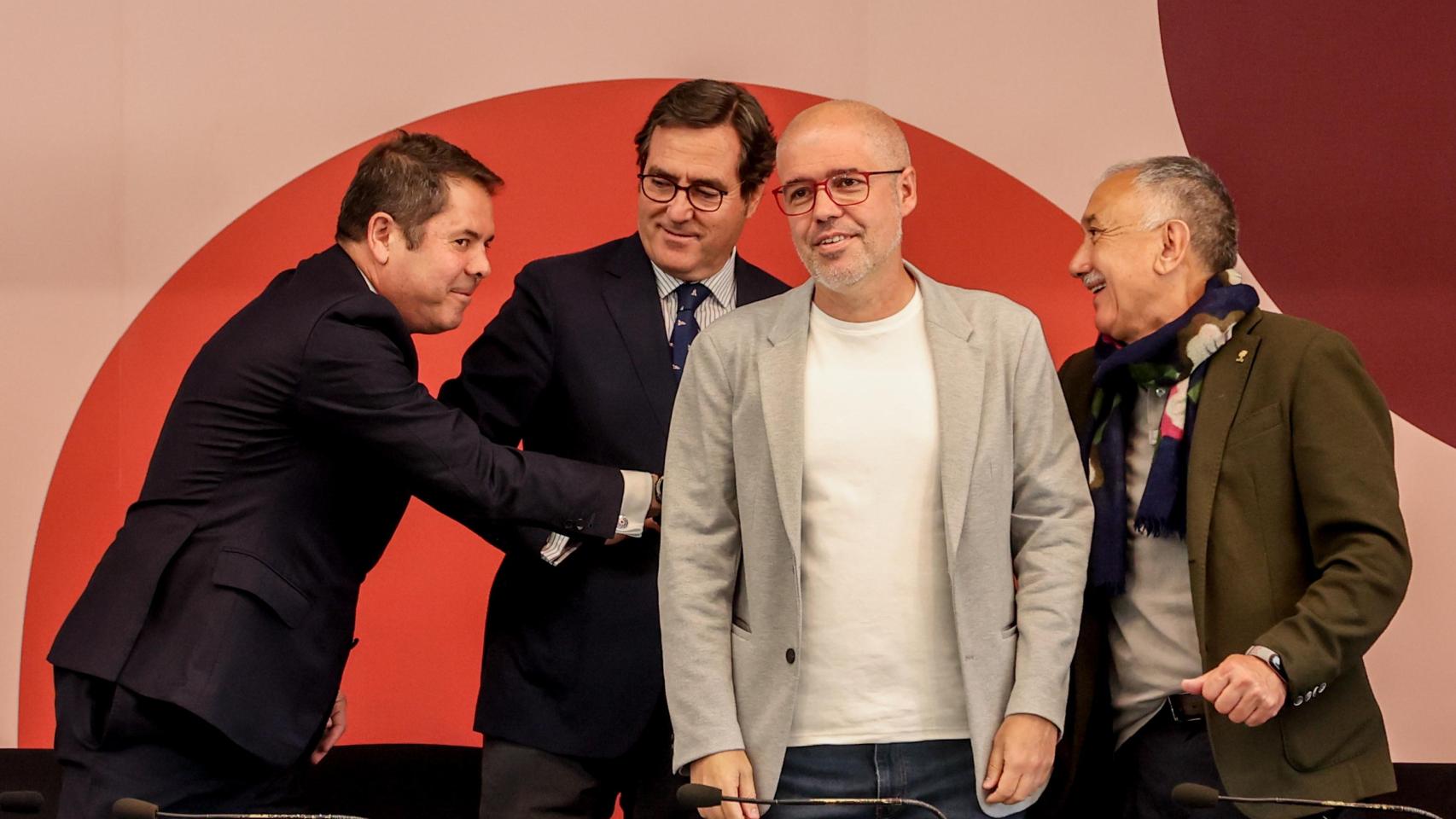 Los líderes de patronales y sindicatos hace ahora un año, cuando firmaron el V Acuerdo para el Empleo y la Negociación Colectiva.