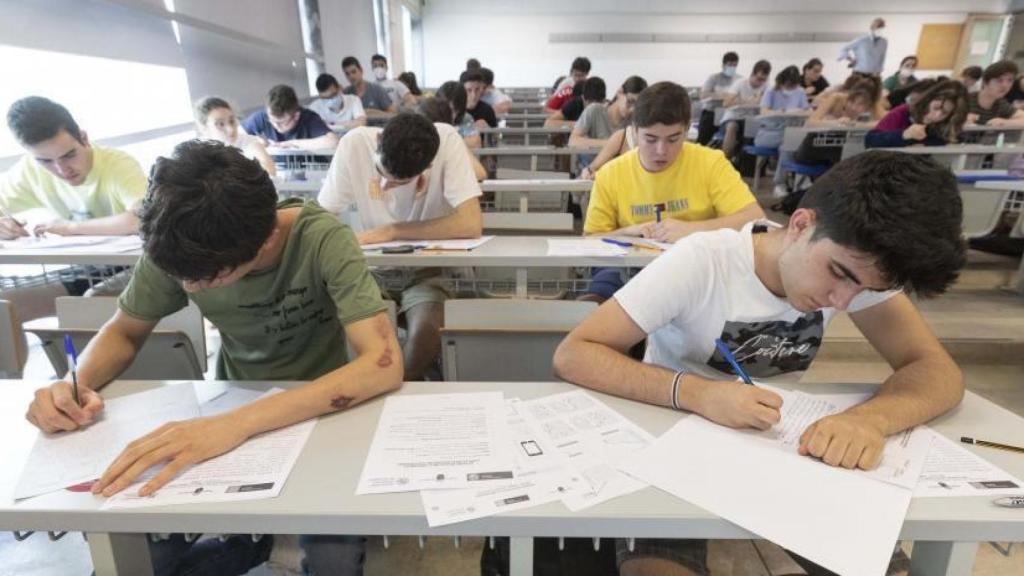 Alumnos en selectividad.