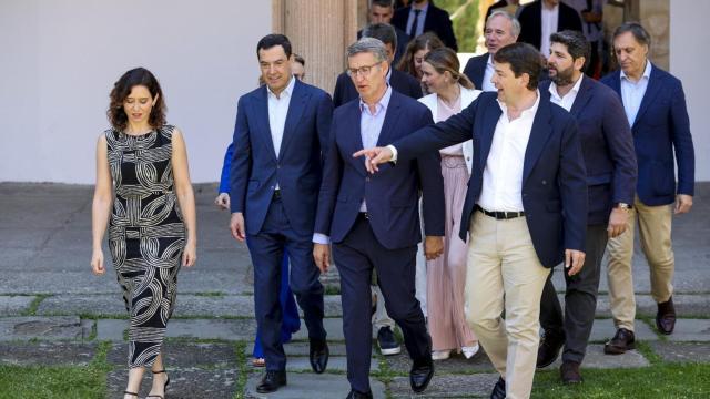 Núñez Feijóo, este lunes en Salamanca, junto a sus barones autonómicos.