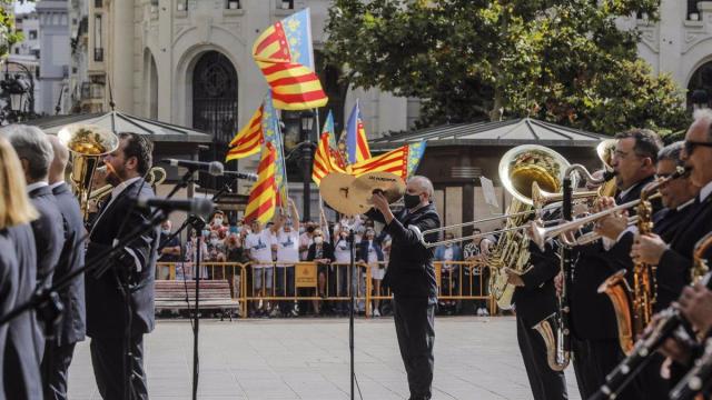 Una orquesta interpreta el Himno Regional durante la Procesión Cívica 2023, imagen de archivo. Europa Press / Rober Solsona