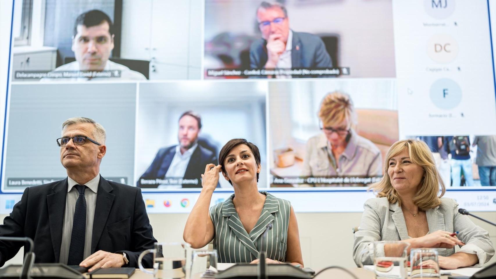 La ministra de Vivienda y Agenda Urbana, Isabel Rodríguez, en la reunión con el Grupo de Trabajo de alquiler de temporada, en la sede del Ministerio.