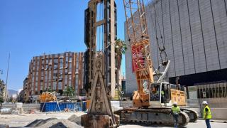 Imagen de la primera pantalladora que trabaja en el tramo del Metro de Málaga al Civil.