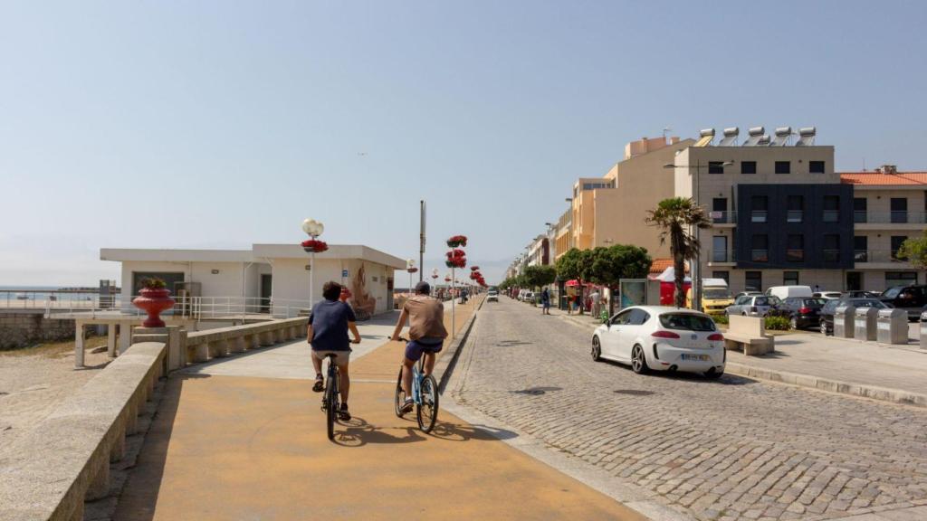 Paseo marítimo de Vila Praia de Ancora.