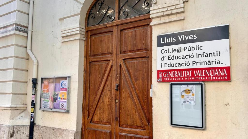 Fachada del colegio público situado en el centro de Valencia. EE