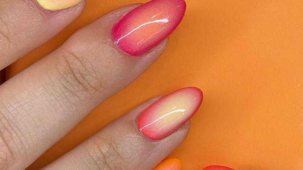 Aura sunset nails.
