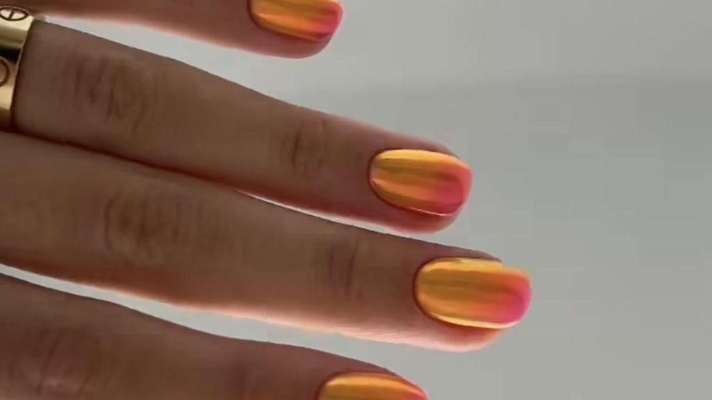 Sunset nails cromadas.