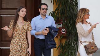 Emma García junto a su marido y su hija, Uxue, en Ibiza.