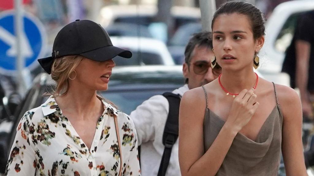 Uxue y su madre, de vacaciones en Ibiza.
