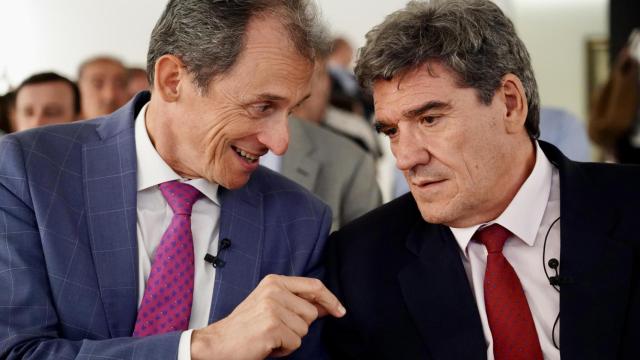 El presidente de Hispaset, Pedro Duque, y el ministro para la Transformación Digital y de la Función Pública, José Luis Escrivá, durante su encuentro de este lunes en León