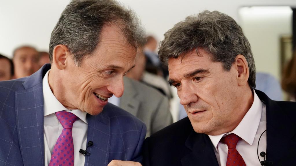 El presidente de Hispaset, Pedro Duque, y el ministro para la Transformación Digital y de la Función Pública, José Luis Escrivá, durante su encuentro de este lunes en León