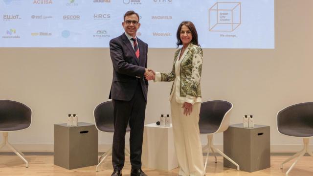 Firma del convenio entre Smart City Cluster y Fundación Integralia DKV.