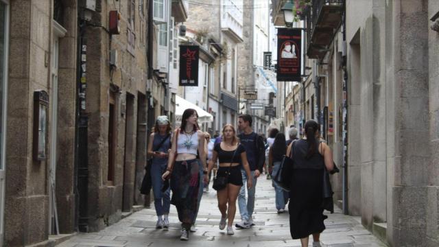 Turistas en la rúa do Franco, en Santiago.