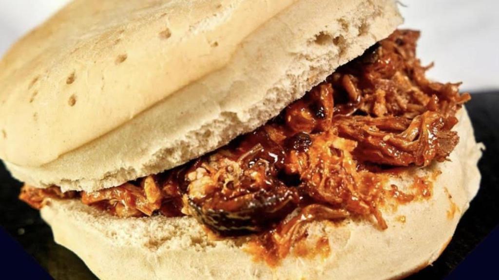 La tostada más contundente de Sevilla se sirve en este bar y solo cuesta 3,70 euros