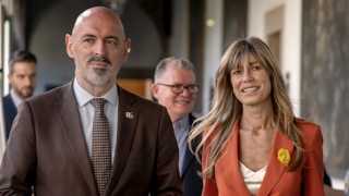 Joaquín Goyache, rector de la UCM, y Begoña Gómez en un acto.