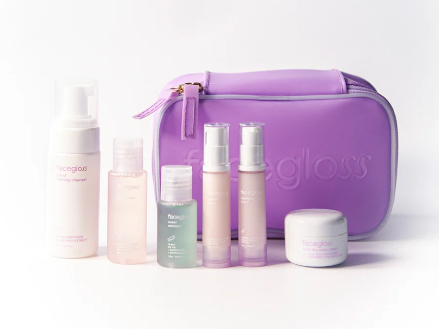 Elegir bien qué meter en el neceser es fundamental para ir de vacaciones.