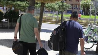 Agentes de la UCO, a su salida de la Diputación de Badajoz tras copiar los 'mails'.