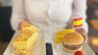 Platos con diferentes tapas.