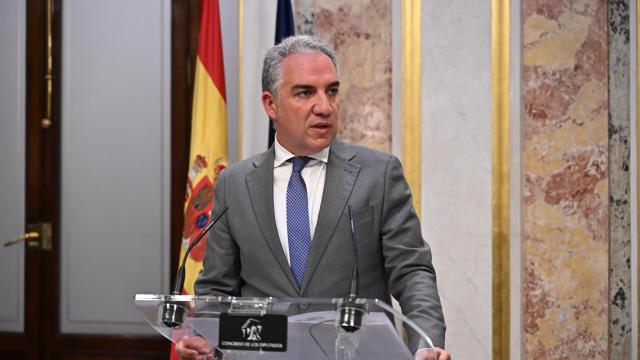 El diputado del PP Elias Bendodo durante la rueda de prensa ofrecida este jueves en el Congreso.